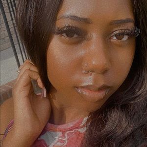 Meet your Posher, Azya